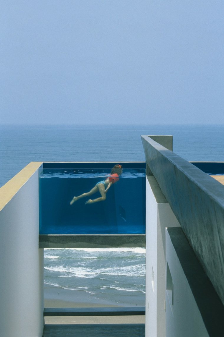 maison design moderne piscine verre aménagement 