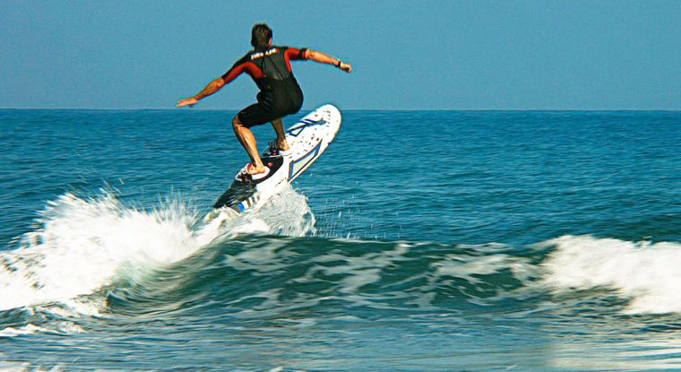 planche surf aquila modele electrique 