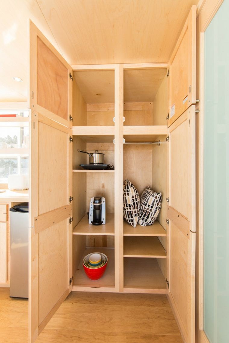maison mobile home idée rangement armoire bois étagère design moderne 