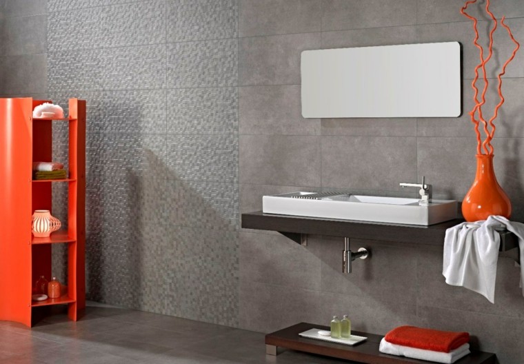 salle de bain grise orange design béton
