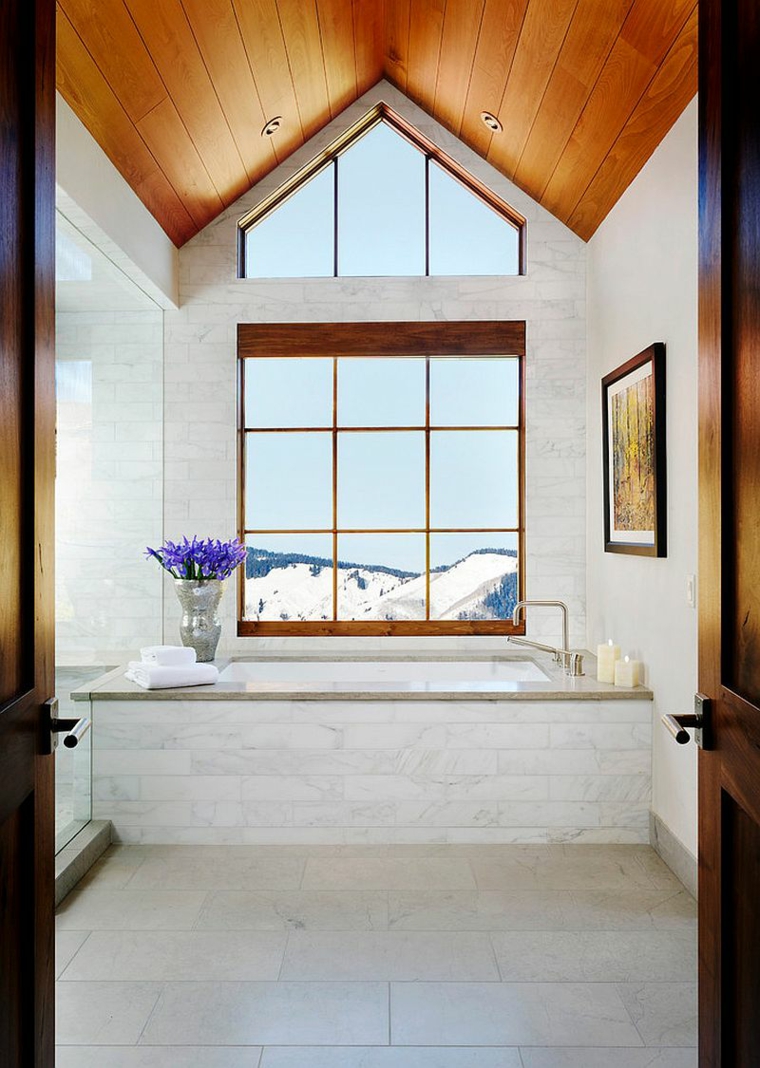 salle de bains design bois baignoire moderne tendance déco fleurs idées