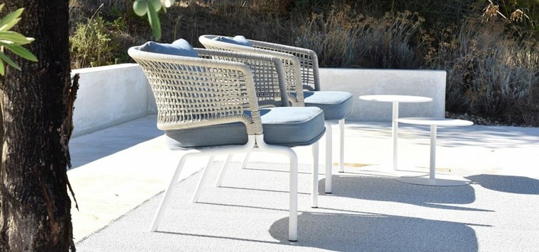mobilier extérieur design chaises coussins table basse 