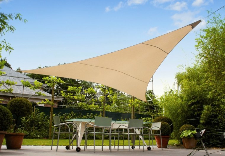 triangle terrasse ombrage deco style moderne