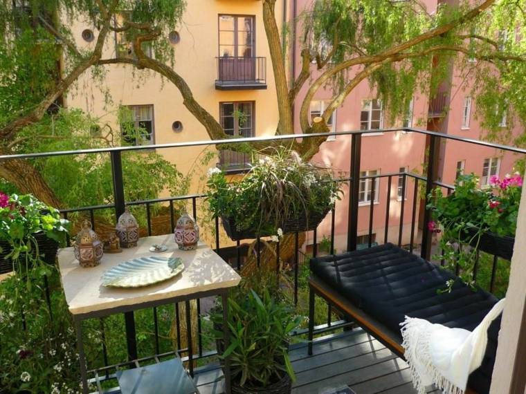 aménagement terrasse balcon deco jardin pot de fleurs