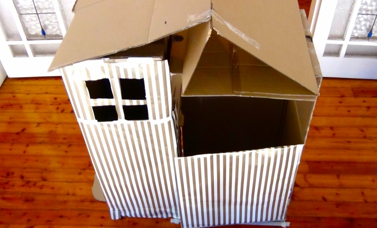 cabane en carton enfant diy idée activité bricolage