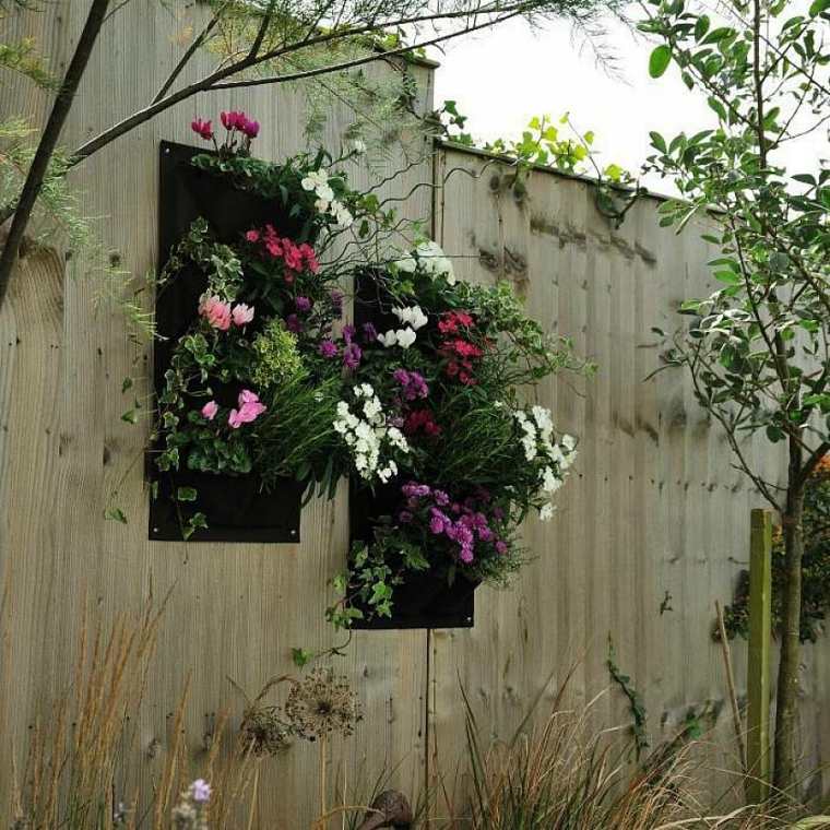 clôture de jardin bois decoration florale extérieur