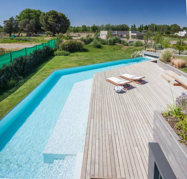 maisons modernes terrasse decking bois piscine exterieur 
