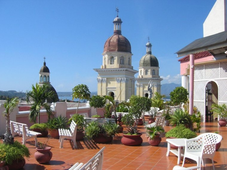 toit terrasse mediterraneenne idee plantes vertes