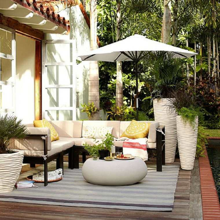 amenager une terrasse sol tapis decoration moderne