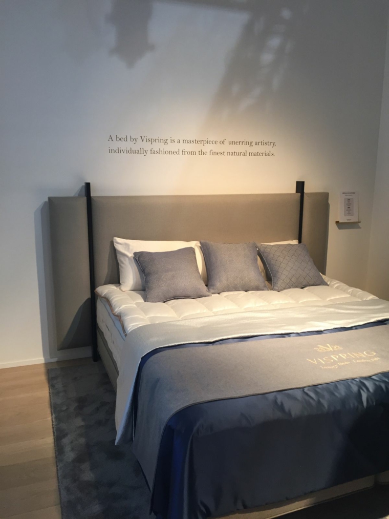 tête de lit grise design idée matelassée chambre à coucher 