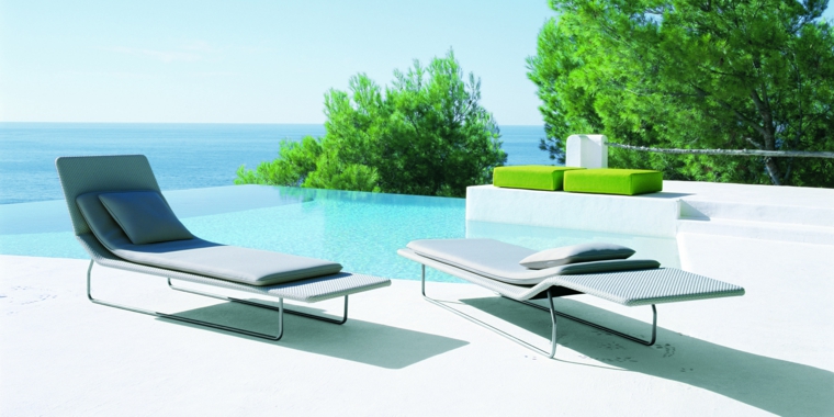 chaise-longue grise design coussins piscine déco