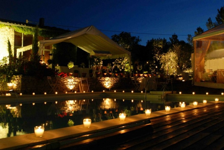 piscine déco idée diner romantique extérieur jardin