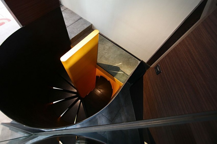 escalier design noir orange moderne design idée 