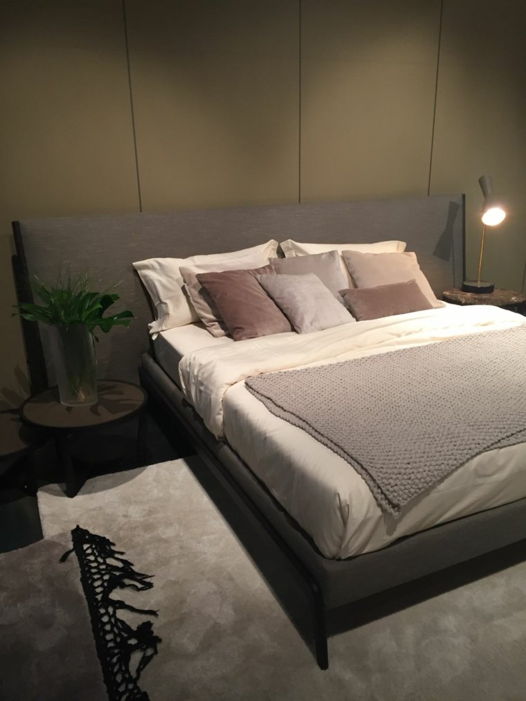 couleur gris dans la chambre à coucher design tête de lit 