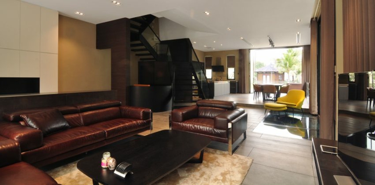 intérieur contemporain salon canapé cuir fauteuil design tapis de sol blanc
