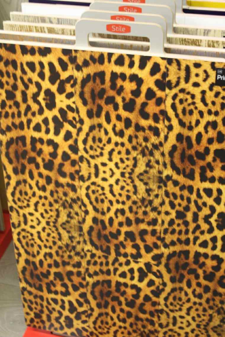 planchers bois idée original revêtement sol motif léopard