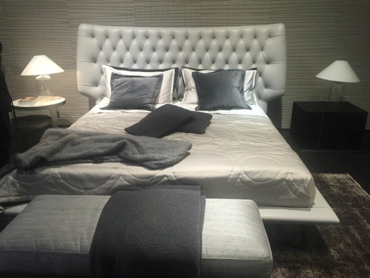 couleur gris chambre idée tête de lit matelassée design coussins 