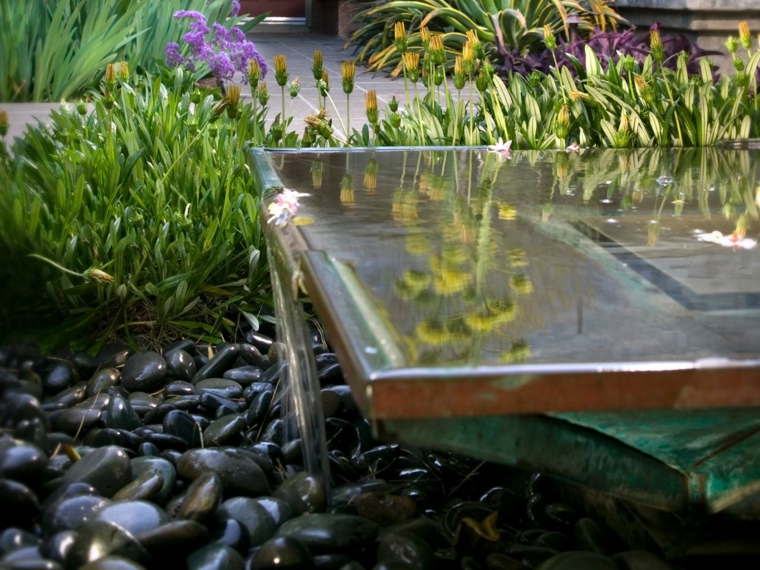 aménagement jardin zen cailloux bassin d'eau