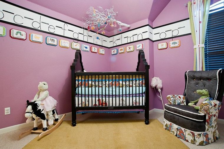 decoration couleur chambre bébé idee violet