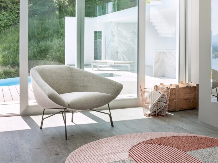 fauteuil en tissu design moderne idée aménager tapis sol déco