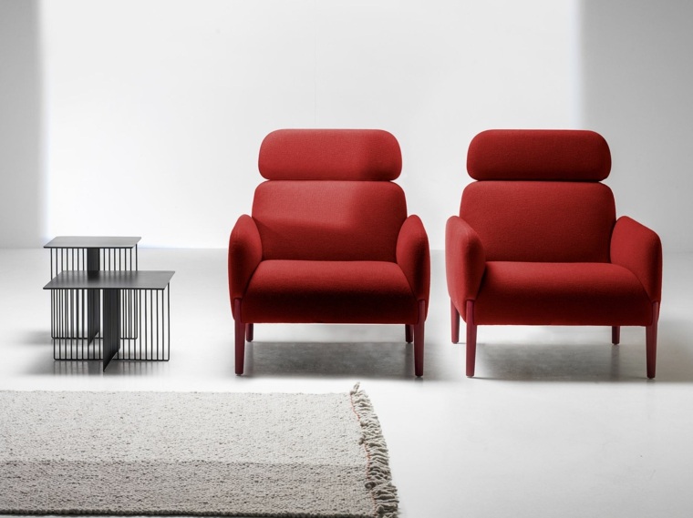 fauteuil design salon rouge tapis sol gris table basse 