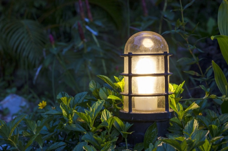 luminaire de jardin idée éclairer espace design tendance 