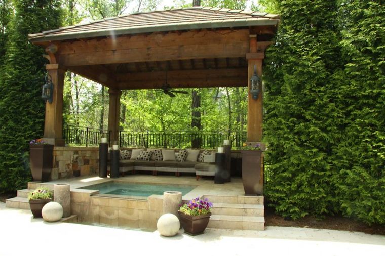 terrasse couverte avec petite piscine