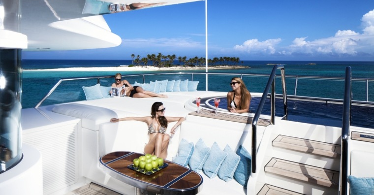 bateau de luxe yacht deco pont exterieur