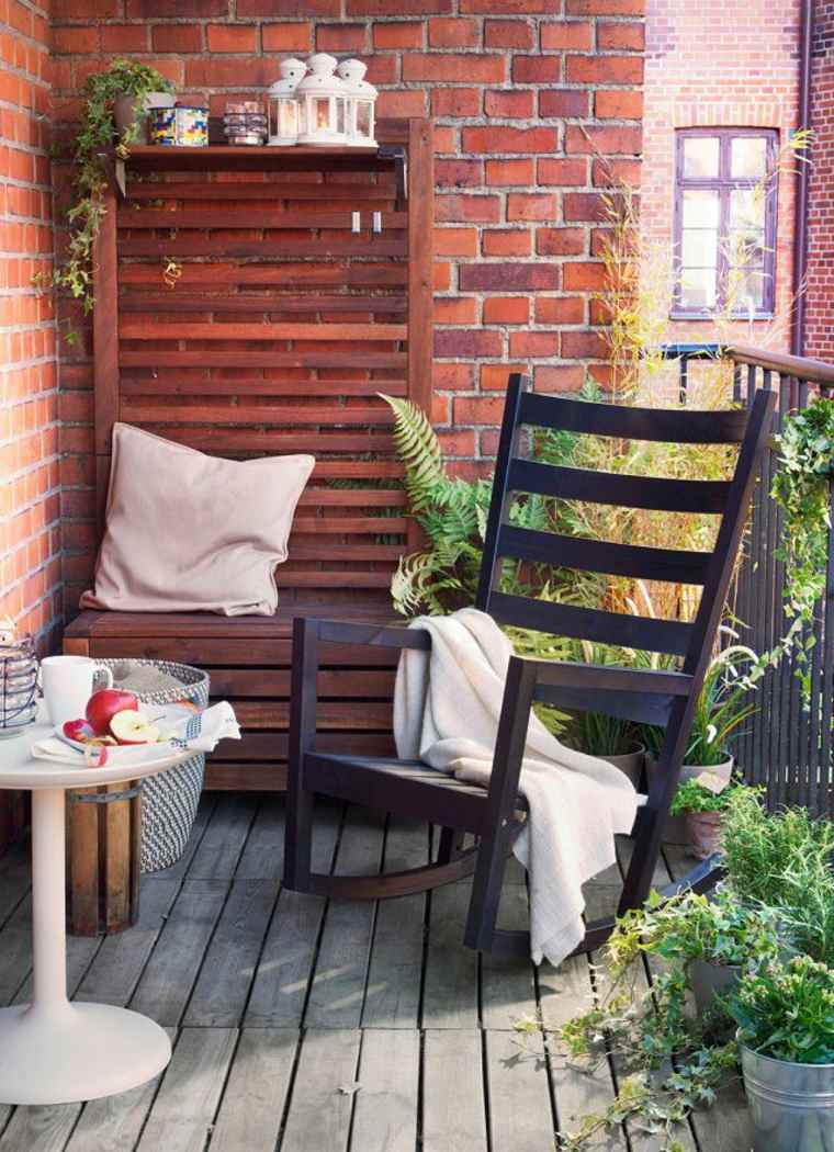 déco balcon bois chaise longue idée pots jardinières balcon 