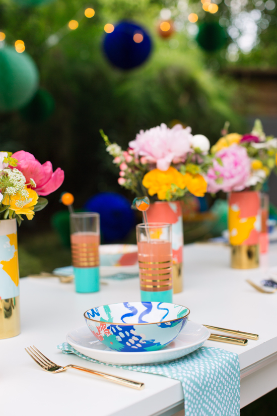 idée décoration fête table fleurs assiette décorer table