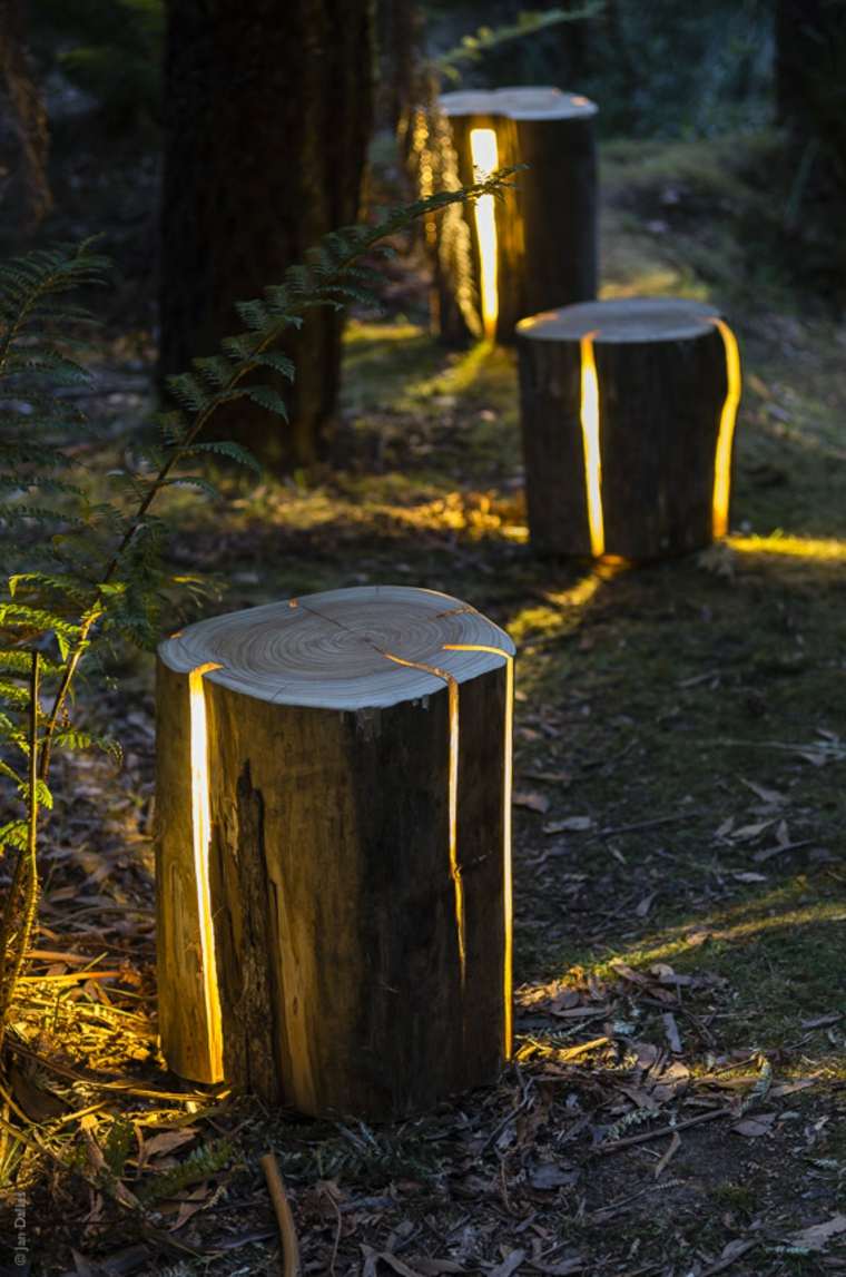 idée déco jardin tronc arbre lampe