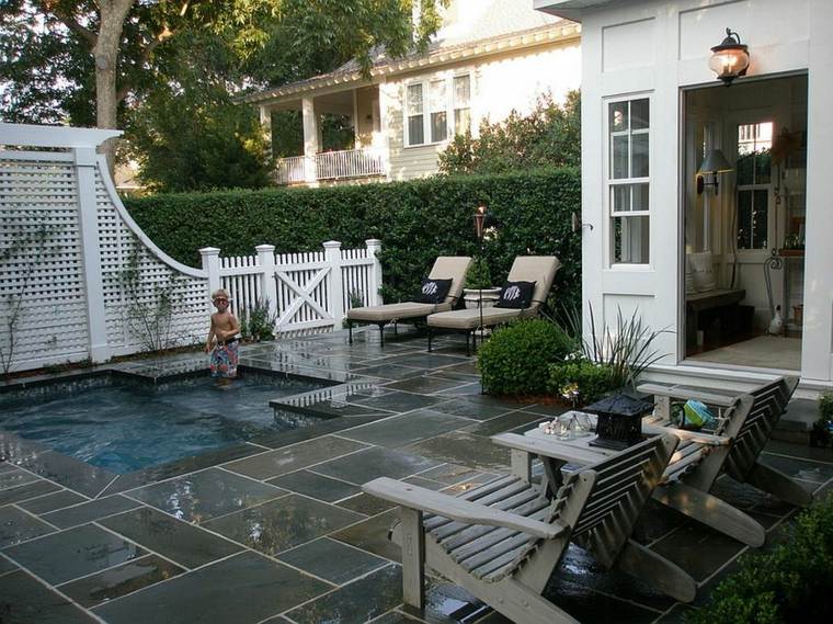 petit jardin aménager piscine mobilier idée