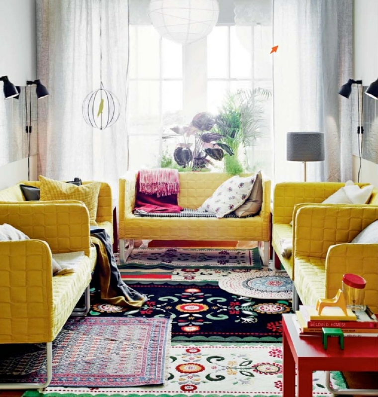 déco bohème chic salon canapé jaune tapis sol moderne