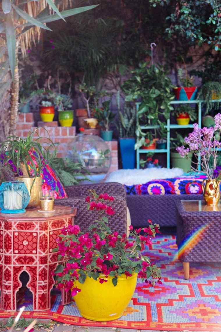 style bohème extérieur jardin aménager canapé résine tapis sol