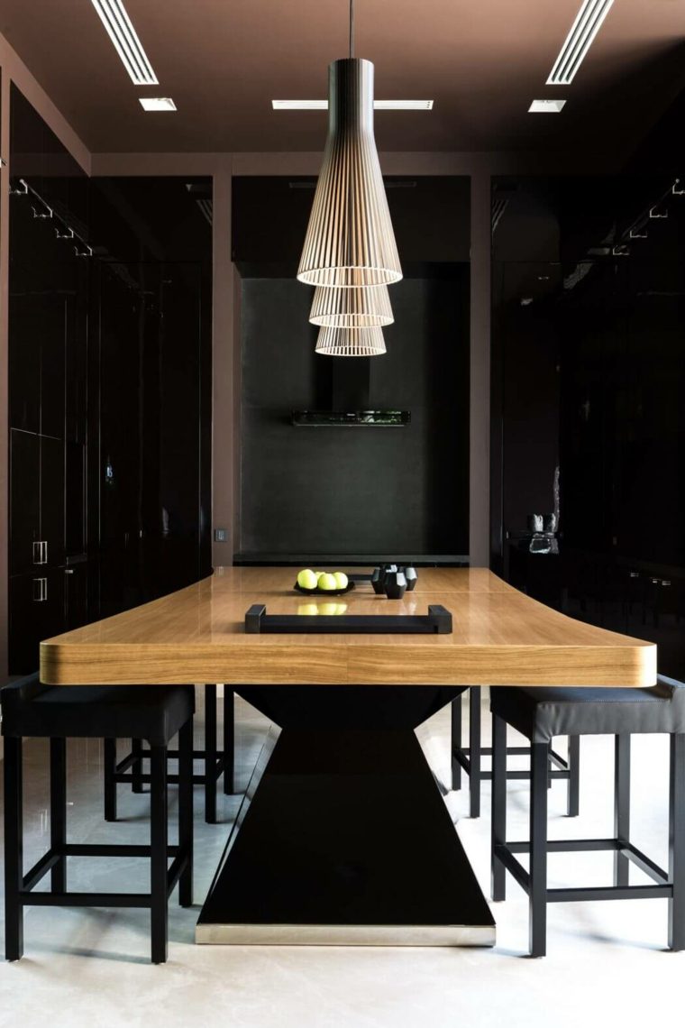 maison privée design salle à manger table en bois chaise luminaire suspension