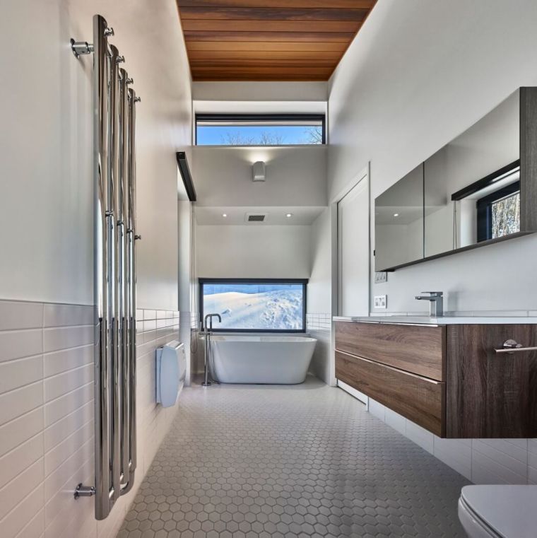 salle de bain chalet moderne couleur blanche