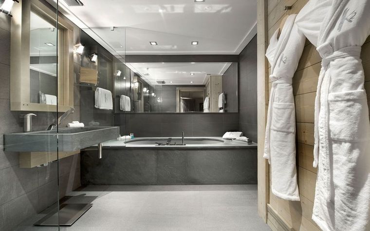 salle de bain chalet decoration luxe noir bois