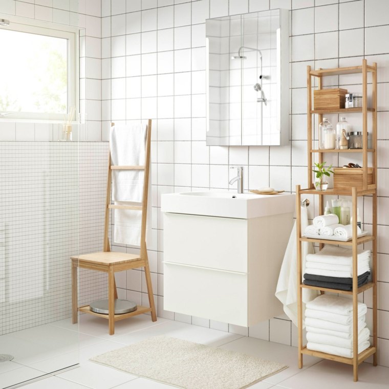 salle de bains moderne design carrelage blanc étagère