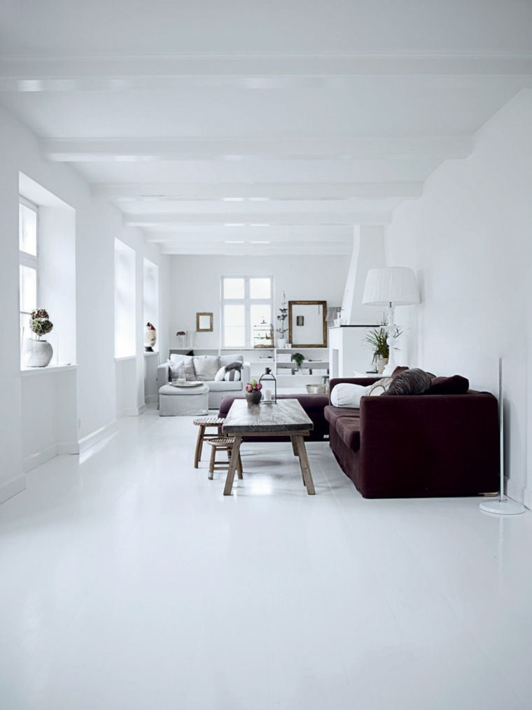 intérieur moderne en blanc canapé design table basse bois