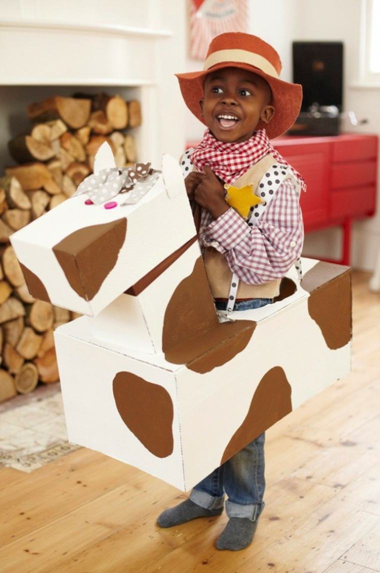 déguisement halloween enfant diy cheval carton cow-boy