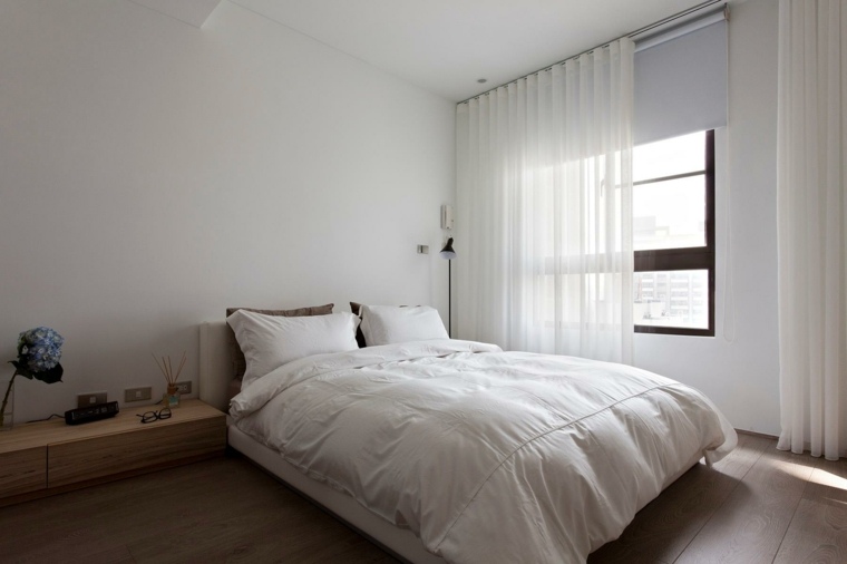 chambre à coucher moderne lit idée aménager espace tapis sol tendance rideaux voiles