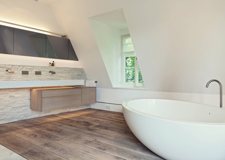 salle de bains moderne design baignoire diy meuble bois parquet