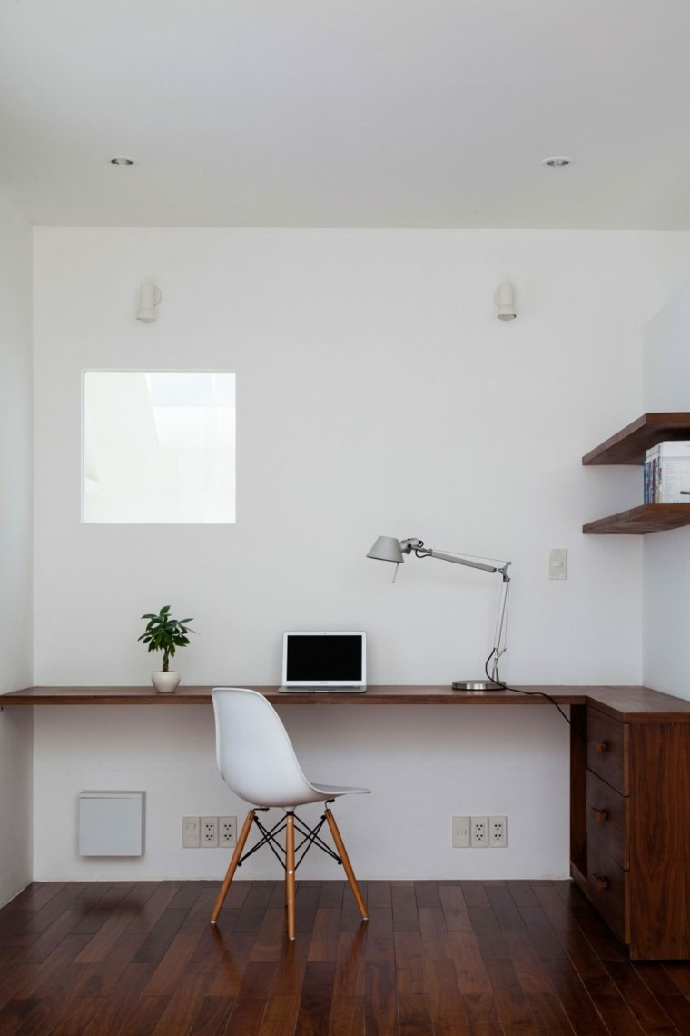 intérieur design bureau en bois idée chaise mur plante déco