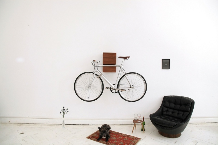 intérieur design moderne idée ranger espace vélo fauteuil noir tapis sol 