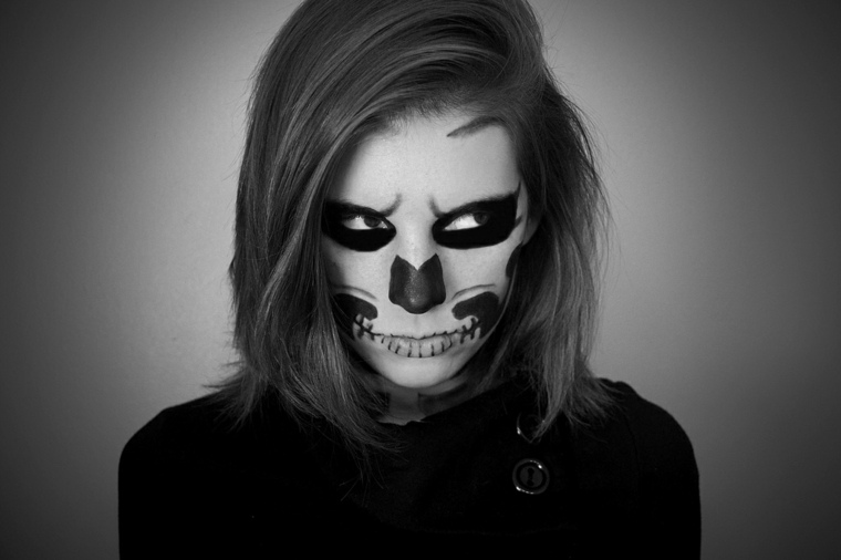 maquillage squelette noir blanc femme tête de mort