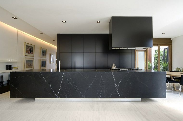 modèle de cuisine marbre noir amenagement ilot central design