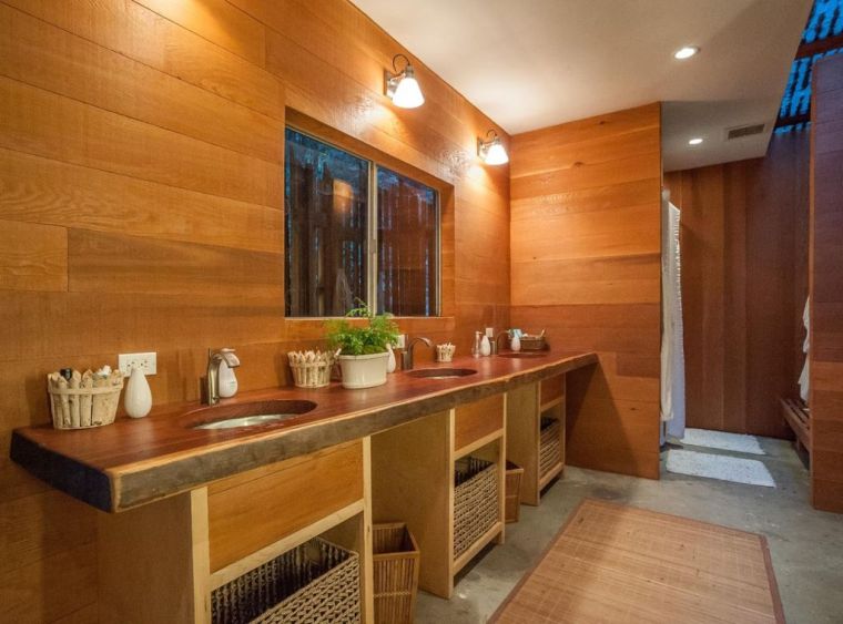 salle de bain mur parement bois petit espace
