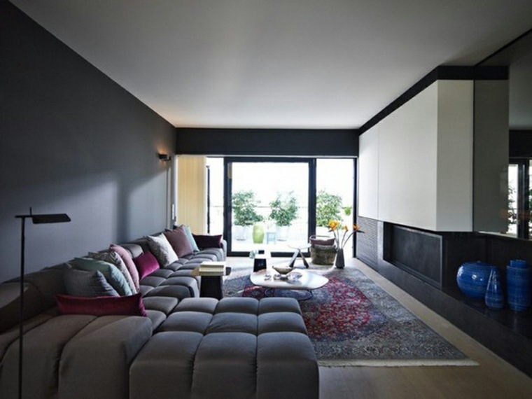 salon design moderne canapé d'angle coussins idée tapis de sol fleurs