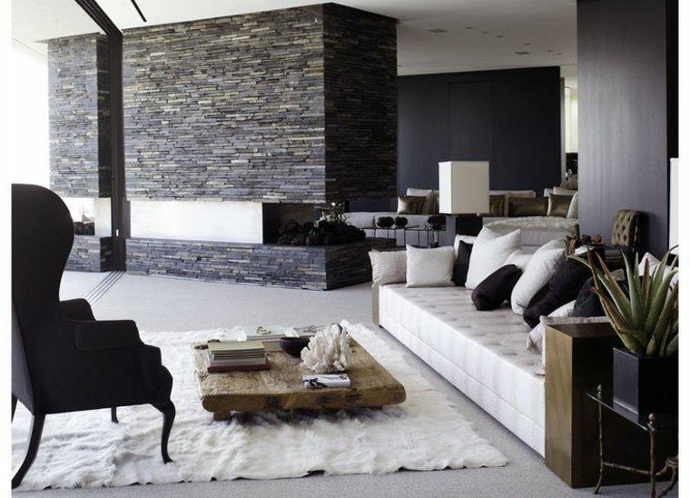 intérieur salon fauteuil noir tapis sol blanc mur briques canapé blanc