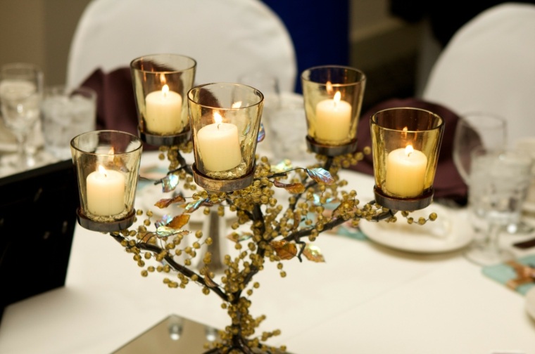 décorer table centre idée bougies chandelier 